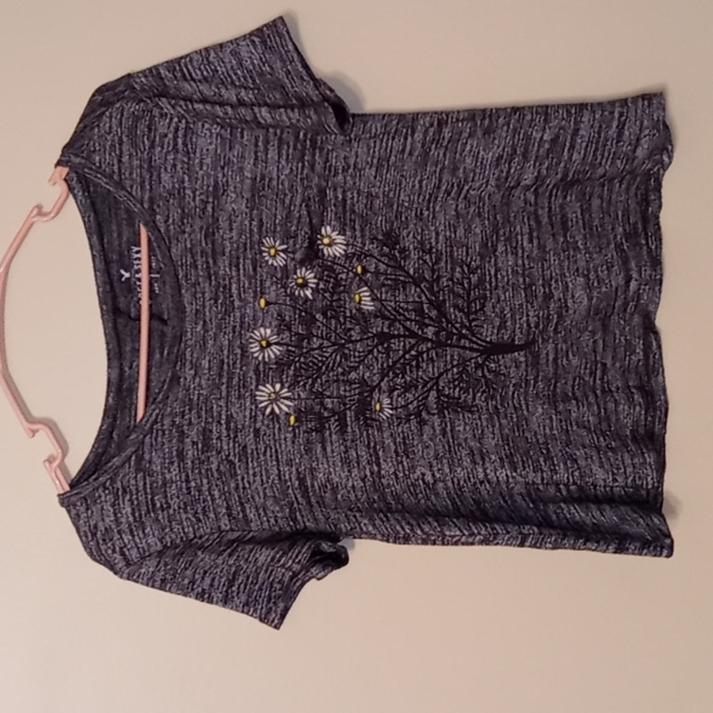 American Eagle Daisy Gray Tee